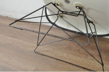 アメリカビンテージ　Modern Furniture Sales(モダンファニチャーセールス社) 現Hermanmiller(ハーマンミラー社)　Charles & Ray Eames(チャールズ&レイ・イームズ)　ローワイヤーベース　ファイバーグラス　洗練されたデザインがおしゃれなLARアームシェルチェア(ラウンジチェア、椅子、イス、ヴィンテージ)(R-080719)