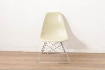 アメリカビンテージ　Hermanmiller(ハーマンミラー社)　Charles & Ray Eames(チャールズ&レイ・イームズ)　シンプルで洗練されたフォルムがおしゃれなファイバーグラスサイドシェルチェア(ダイニングチェア、椅子、イス、ヴィンテージ)(R-080720)