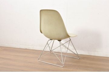 アメリカビンテージ　Hermanmiller(ハーマンミラー社)　Charles & Ray Eames(チャールズ&レイ・イームズ)　シンプルで洗練されたフォルムがおしゃれなファイバーグラスサイドシェルチェア(ダイニングチェア、椅子、イス、ヴィンテージ)(R-080720)