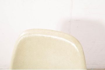 アメリカビンテージ　Hermanmiller(ハーマンミラー社)　Charles & Ray Eames(チャールズ&レイ・イームズ)　シンプルで洗練されたフォルムがおしゃれなファイバーグラスサイドシェルチェア(ダイニングチェア、椅子、イス、ヴィンテージ)(R-080720)