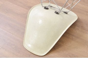 アメリカビンテージ　Hermanmiller(ハーマンミラー社)　Charles & Ray Eames(チャールズ&レイ・イームズ)　シンプルで洗練されたフォルムがおしゃれなファイバーグラスサイドシェルチェア(ダイニングチェア、椅子、イス、ヴィンテージ)(R-080720)