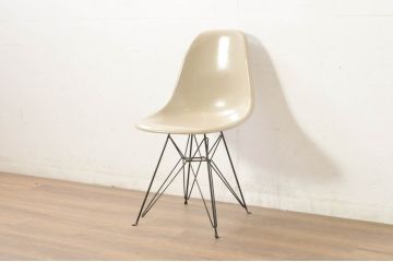 アメリカビンテージ　Hermanmiller(ハーマンミラー社)　Charles & Ray Eames(チャールズ&レイ・イームズ)　シンプルで洗練されたフォルムがおしゃれなファイバーグラスサイドシェルチェア(ダイニングチェア、椅子、イス、ヴィンテージ)(R-080721)