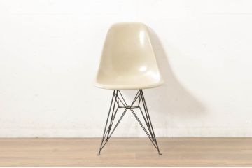 アメリカビンテージ　Hermanmiller(ハーマンミラー社)　Charles & Ray Eames(チャールズ&レイ・イームズ)　シンプルで洗練されたフォルムがおしゃれなファイバーグラスサイドシェルチェア(ダイニングチェア、椅子、イス、ヴィンテージ)(R-080721)