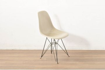 アメリカビンテージ　Hermanmiller(ハーマンミラー社)　Charles & Ray Eames(チャールズ&レイ・イームズ)　シンプルで洗練されたフォルムがおしゃれなファイバーグラスサイドシェルチェア(ダイニングチェア、椅子、イス、ヴィンテージ)(R-080721)