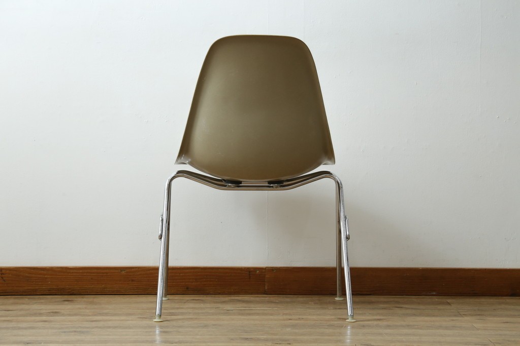 アメリカヴィンテージ　1959年から1989年　Hermanmiller(ハーマンミラー社)　Charles & Ray Eames(チャールズ&レイ・イームズ)　シンプルで洗練されたフォルムがおしゃれなファイバーグラスサイドシェルチェア　(R-080721)