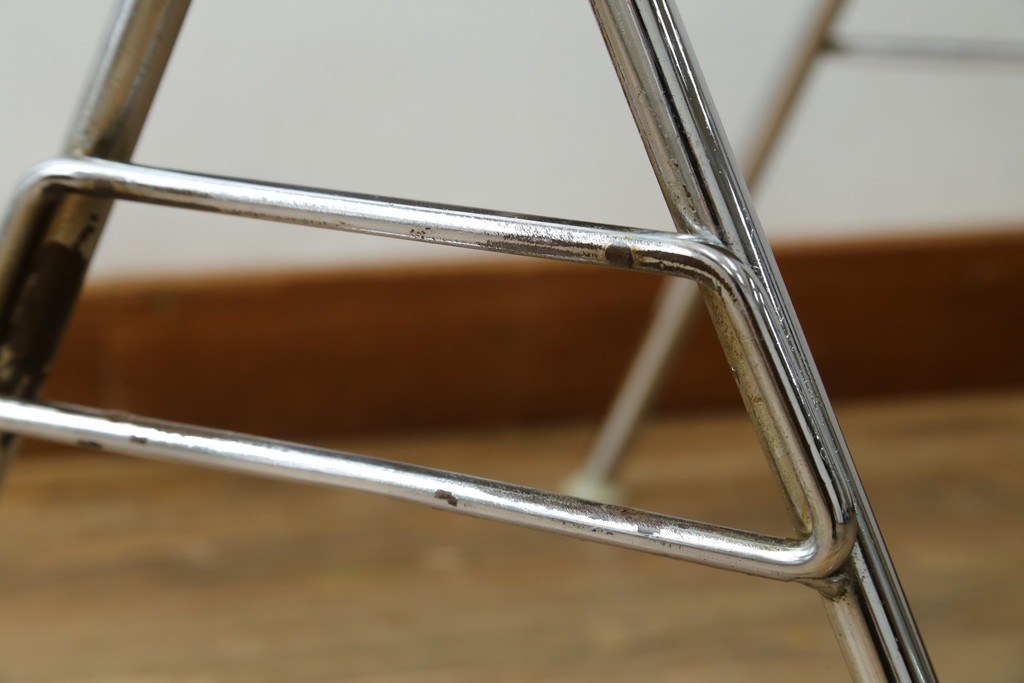 アメリカヴィンテージ　1959年から1989年　Hermanmiller(ハーマンミラー社)　Charles & Ray Eames(チャールズ&レイ・イームズ)　シンプルで洗練されたフォルムがおしゃれなファイバーグラスサイドシェルチェア　(R-080721)