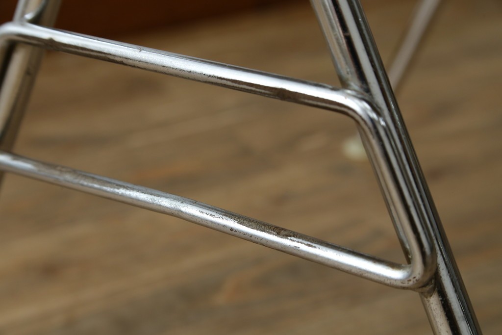 アメリカヴィンテージ　1959年から1989年　Hermanmiller(ハーマンミラー社)　Charles & Ray Eames(チャールズ&レイ・イームズ)　シンプルで洗練されたフォルムがおしゃれなファイバーグラスサイドシェルチェア　(R-080721)
