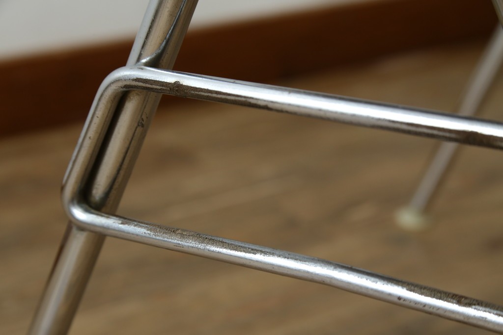 アメリカヴィンテージ　1959年から1989年　Hermanmiller(ハーマンミラー社)　Charles & Ray Eames(チャールズ&レイ・イームズ)　シンプルで洗練されたフォルムがおしゃれなファイバーグラスサイドシェルチェア　(R-080721)