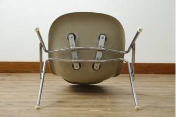 アメリカヴィンテージ　1959年から1989年　Hermanmiller(ハーマンミラー社)　Charles & Ray Eames(チャールズ&レイ・イームズ)　シンプルで洗練されたフォルムがおしゃれなファイバーグラスサイドシェルチェア　(R-080721)