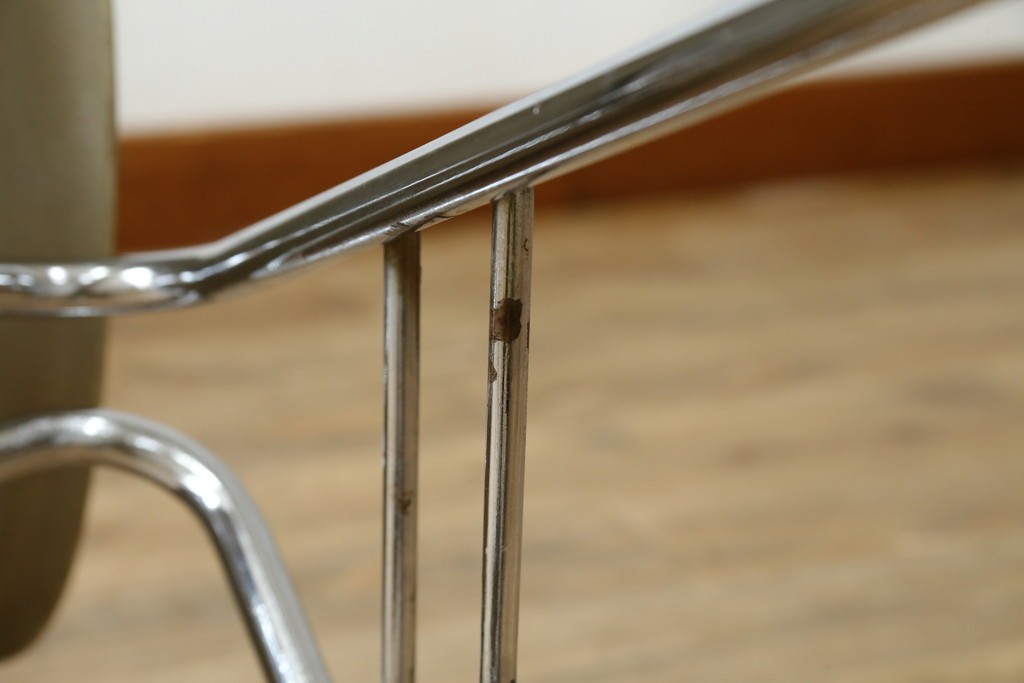アメリカヴィンテージ　1959年から1989年　Hermanmiller(ハーマンミラー社)　Charles & Ray Eames(チャールズ&レイ・イームズ)　シンプルで洗練されたフォルムがおしゃれなファイバーグラスサイドシェルチェア　(R-080721)