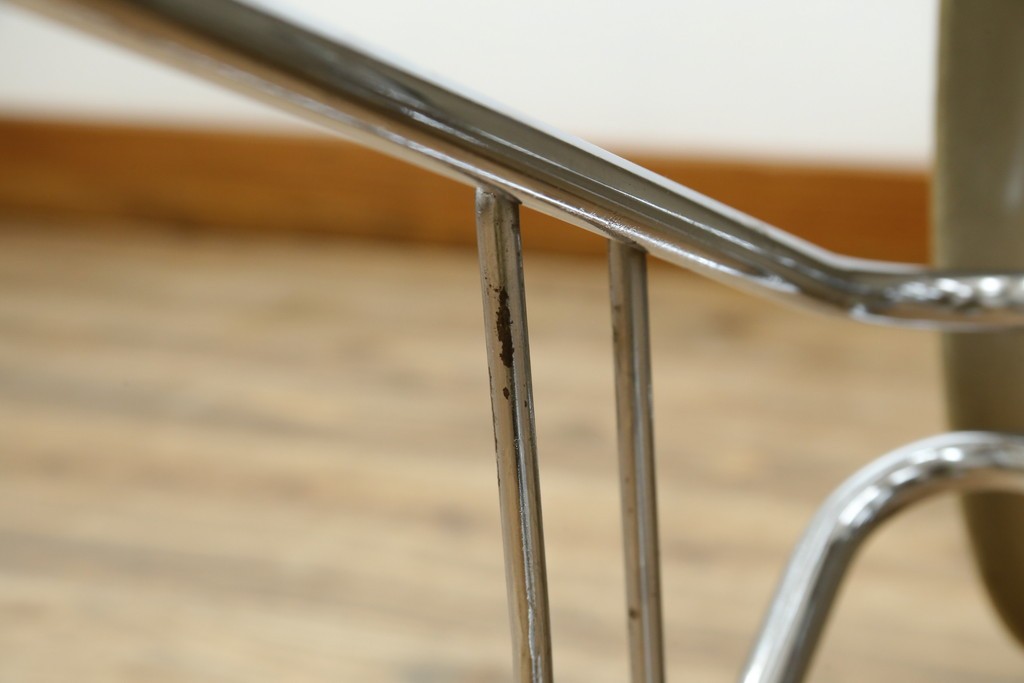 アメリカヴィンテージ　1959年から1989年　Hermanmiller(ハーマンミラー社)　Charles & Ray Eames(チャールズ&レイ・イームズ)　シンプルで洗練されたフォルムがおしゃれなファイバーグラスサイドシェルチェア　(R-080721)