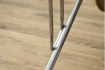 アメリカヴィンテージ　1959年から1989年　Hermanmiller(ハーマンミラー社)　Charles & Ray Eames(チャールズ&レイ・イームズ)　シンプルで洗練されたフォルムがおしゃれなファイバーグラスサイドシェルチェア　(R-080721)