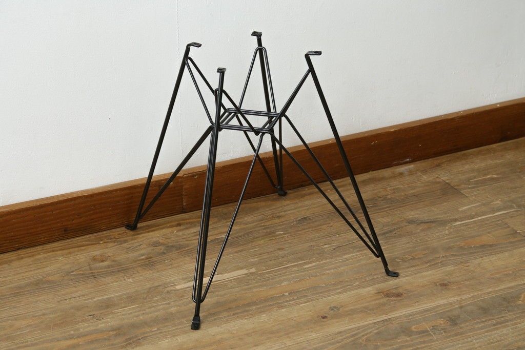 アメリカヴィンテージ　1959年から1989年　Hermanmiller(ハーマンミラー社)　Charles & Ray Eames(チャールズ&レイ・イームズ)　シンプルで洗練されたフォルムがおしゃれなファイバーグラスサイドシェルチェア　(R-080721)