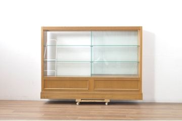 中古　特注品　タモ材　薄型　明るい木色がぬくもりを感じる鍵付きガラスケース(収納棚、陳列棚、ショーケース、戸棚、飾り棚、Gケース、店舗什器)(R-080725)
