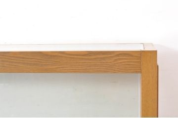 中古　特注品　タモ材　薄型　明るい木色がぬくもりを感じる鍵付きガラスケース(収納棚、陳列棚、ショーケース、戸棚、飾り棚、Gケース、店舗什器)(R-080725)