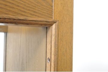 中古　特注品　タモ材　薄型　明るい木色がぬくもりを感じる鍵付きガラスケース(収納棚、陳列棚、ショーケース、戸棚、飾り棚、Gケース、店舗什器)(R-080725)