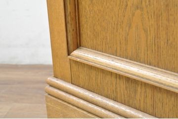 中古　特注品　タモ材　薄型　明るい木色がぬくもりを感じる鍵付きガラスケース(収納棚、陳列棚、ショーケース、戸棚、飾り棚、Gケース、店舗什器)(R-080725)