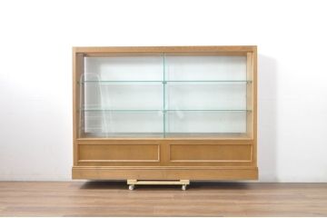 中古　特注品　タモ材　薄型　明るい木色がぬくもりを感じる鍵付きガラスケース(収納棚、陳列棚、ショーケース、戸棚、飾り棚、Gケース、店舗什器)(R-080726)