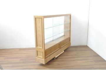 中古　特注品　タモ材　薄型　明るい木色がぬくもりを感じる鍵付きガラスケース(収納棚、陳列棚、ショーケース、戸棚、飾り棚、Gケース、店舗什器)(R-080726)