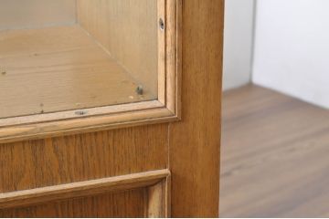 中古　特注品　タモ材　薄型　明るい木色がぬくもりを感じる鍵付きガラスケース(収納棚、陳列棚、ショーケース、戸棚、飾り棚、Gケース、店舗什器)(R-080726)