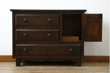 中古　北海道民芸家具　ドレッサーリメイク　洗練された佇まいが魅力のサイドボード　(R-080728)