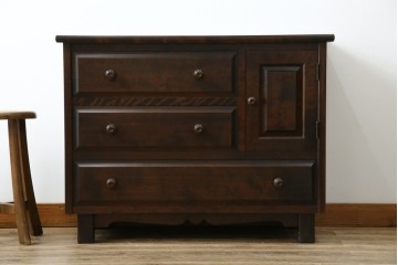 中古　北海道民芸家具　ドレッサーリメイク　洗練された佇まいが魅力のサイドボード　(R-080728)