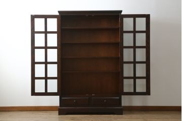 中古　美品　北海道民芸家具　和洋どちらのお部屋にも馴染むブックケース(本箱、書棚、収納棚、戸棚、キャビネット、飾り棚)(R-080730)