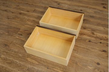 中古　美品　北海道民芸家具　和洋どちらのお部屋にも馴染むブックケース(本箱、書棚、収納棚、戸棚、キャビネット、飾り棚)(R-080730)