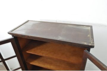 中古　北海道民芸家具　HM160K　美しい木肌とシックな佇まいが魅力的なキャビネット(食器棚、収納棚、戸棚、カップボード、飾り棚、本箱)(R-080732)