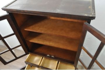 中古　北海道民芸家具　HM160K　美しい木肌とシックな佇まいが魅力的なキャビネット(食器棚、収納棚、戸棚、カップボード、飾り棚、本箱)(R-080732)