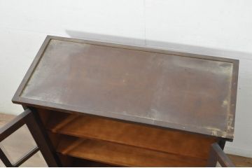 中古　北海道民芸家具　脚(台輪)付きリメイク　シックな色合いで落ち着いた空間を演出するサイドキャビネット(サイドボード、収納棚、戸棚)(R-080733)