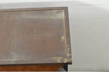 中古　北海道民芸家具　脚(台輪)付きリメイク　シックな色合いで落ち着いた空間を演出するサイドキャビネット(サイドボード、収納棚、戸棚)(R-080733)