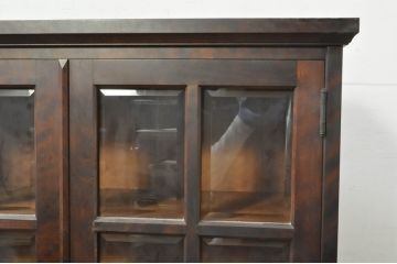中古　北海道民芸家具　脚(台輪)付きリメイク　シックな色合いで落ち着いた空間を演出するサイドキャビネット(サイドボード、収納棚、戸棚)(R-080733)