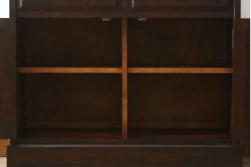 中古　北海道民芸家具　天板リメイク　シックな色合いで落ち着いた空間を演出するサイドキャビネット(サイドボード、収納棚、戸棚)(R-080734)