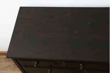 中古　北海道民芸家具　天板リメイク　シックな色合いで落ち着いた空間を演出するサイドキャビネット(サイドボード、収納棚、戸棚)(R-080734)