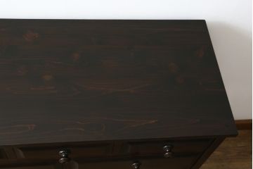 中古　北海道民芸家具　天板リメイク　シックな色合いで落ち着いた空間を演出するサイドキャビネット(サイドボード、収納棚、戸棚)(R-080734)