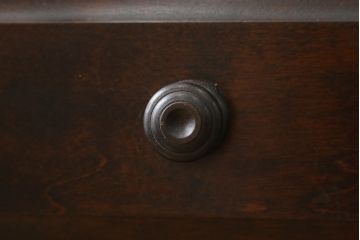 中古　北海道民芸家具　天板リメイク　シックな色合いで落ち着いた空間を演出するサイドキャビネット(サイドボード、収納棚、戸棚)(R-080734)