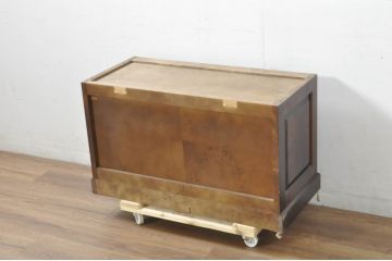 中古　北海道民芸家具　天板リメイク　和洋どちらにも取り入れやすい、落ち着いた雰囲気が魅力のローボード(テレビボード、テレビ台、リビングボード、サイドボード、収納棚、戸棚)(R-080735)