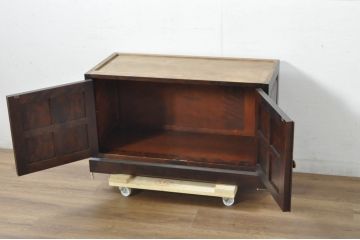 中古　北海道民芸家具　天板リメイク　和洋どちらにも取り入れやすい、落ち着いた雰囲気が魅力のローボード(テレビボード、テレビ台、リビングボード、サイドボード、収納棚、戸棚)(R-080735)