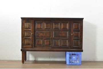 中古　希少な廃盤品　北海道民芸家具　シックなデザインの下駄箱(サイドボード、玄関棚、収納棚、戸棚)(R-080736)