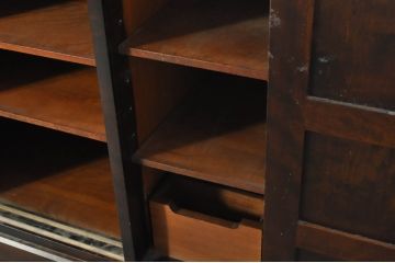中古　希少な廃盤品　北海道民芸家具　シックなデザインの下駄箱(サイドボード、玄関棚、収納棚、戸棚)(R-080736)