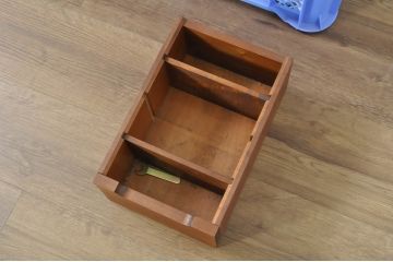 中古　希少な廃盤品　北海道民芸家具　シックなデザインの下駄箱(サイドボード、玄関棚、収納棚、戸棚)(R-080736)