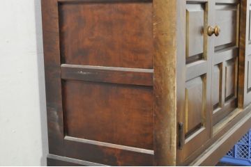 中古　希少な廃盤品　北海道民芸家具　シックなデザインの下駄箱(サイドボード、玄関棚、収納棚、戸棚)(R-080736)
