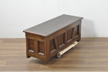 希少!!　中古　松本民芸家具　木目が作りだすランダムな色の濃淡が美しいA型チェスト(ベンチ収納、ベンチチェスト、コファ、ブランケットボックス、収納箱)(定価約31万円)(R-080737)