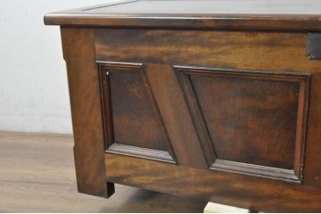 希少!!　中古　松本民芸家具　木目が作りだすランダムな色の濃淡が美しいA型チェスト(ベンチ収納、ベンチチェスト、コファ、ブランケットボックス、収納箱)(定価約31万円)(R-080737)
