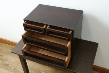 中古　松本民芸家具　523型　シンプルで上品な佇まいが魅力的な金具付き小抽斗　定価約15万円　(R-080739)