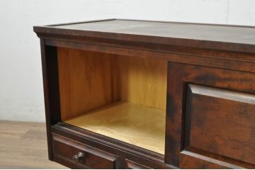 中古　美品　北海道民芸家具　深みのある木の色合いが美しい引き出し3杯付きローボード(テレビボード、テレビ台、TVボード、TV台、リビングボード、収納棚、戸棚)(R-080740)