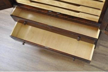 中古　美品　北海道民芸家具　深みのある木の色合いが美しい衣装盆付きサイドチェスト(和たんす、衣装タンス、着物箪笥、収納箪笥、引き出し)(R-080741)