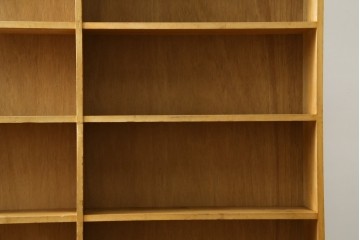 和製ヴィンテージ　レトロな雰囲気あふれる古い図書館の大きな本棚　(R-080743)