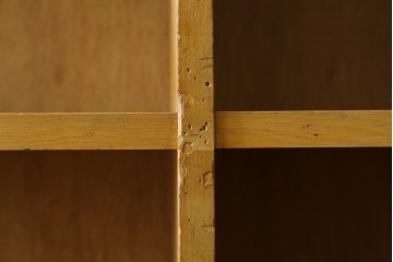 和製ヴィンテージ　レトロな雰囲気あふれる古い図書館の大きな本棚　(R-080743)
